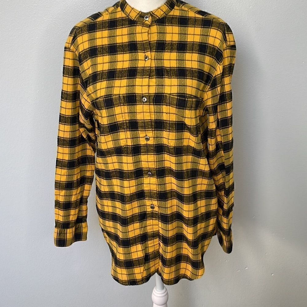 Anne Taylor plaid flannel button down shirt.  Size Petite Medium*** see chart.